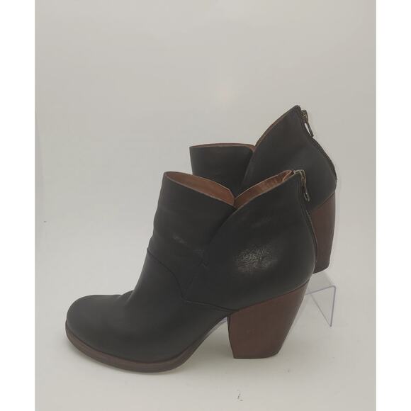 Kork-Ease Castaneda Women's 8.5 Black Leather Heeled Bootie - Picture 1 of 13